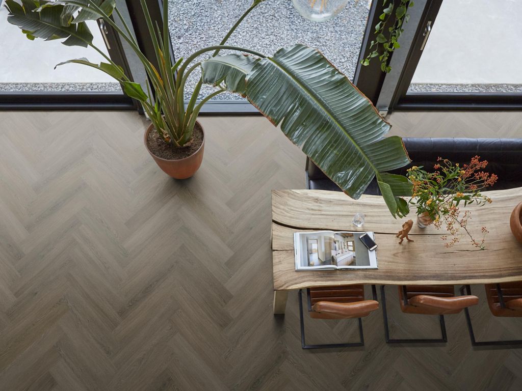 Floorlife PVC YUP Sutton herringbone dryback 10dB brown - Afbeelding 2